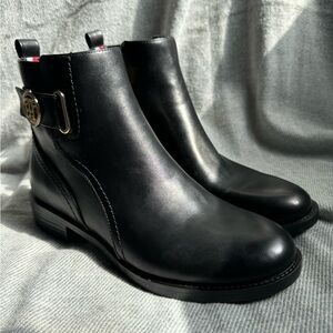 Tommy Hilfiger Black Ankle Boots with Zipper and Buckle Detail, NWB wmns 6.5